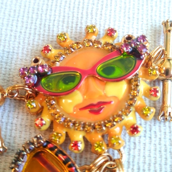 LATR2GO SUNNY DAYS TOGGLE BRACELET CHARM - Picture 2 of 9